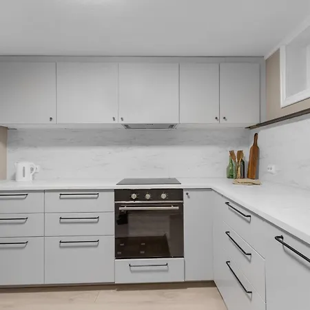 Central And Modern With Free Parking * Тромсё
